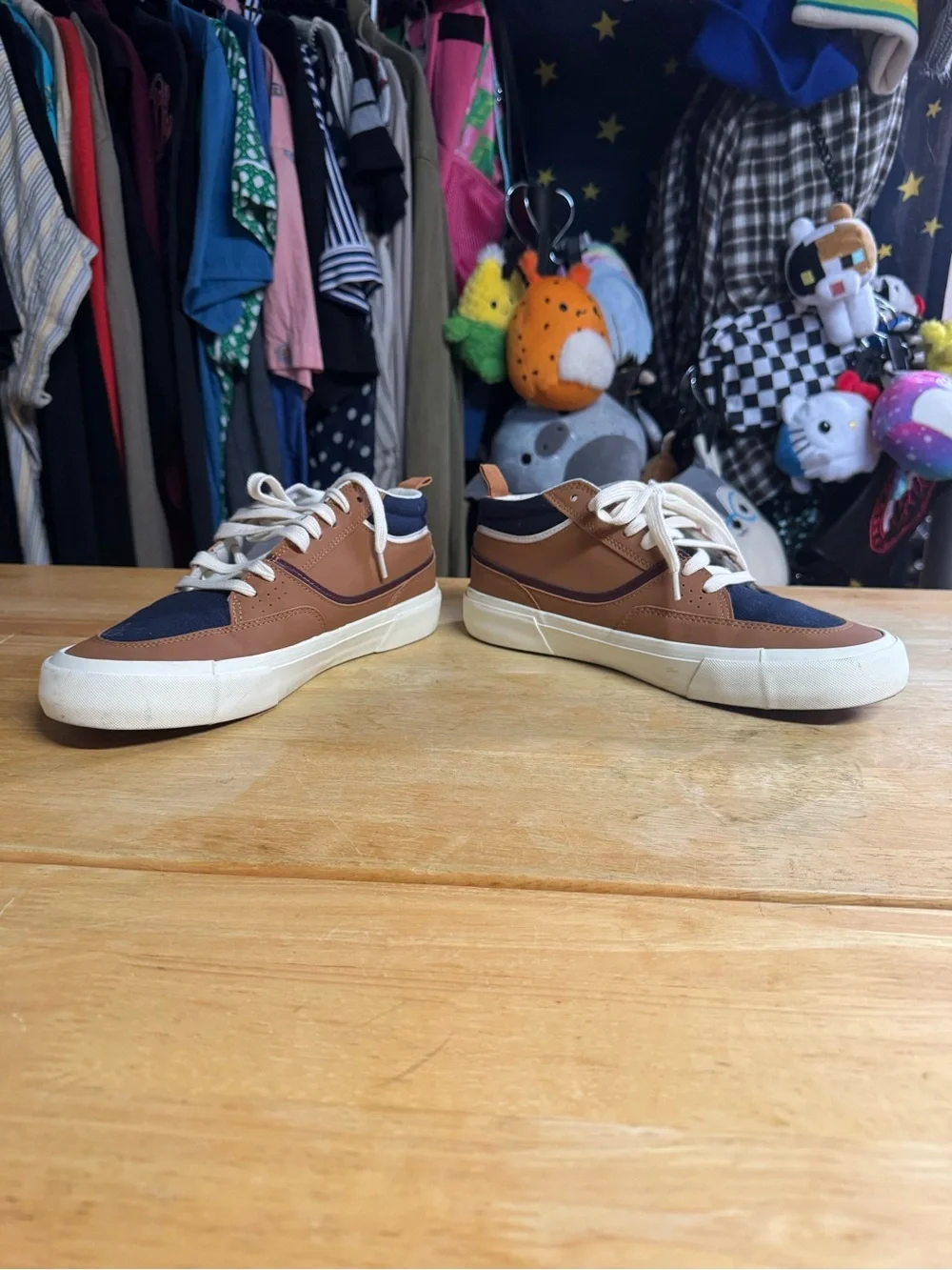 Casual Men's Navy and Brown Lace-Up Sneakers
